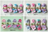 Kit com 3 pares de meia infantil feminina antiderrapante faixa etária de 2 a 4 anos Kit com 3 pares de meia infantil feminina antiderrapante faixa etária de 2 a 4 anos