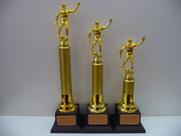 Kit com 3 troféus de futebol (46 cm, 40 cm, 34 cm). Kit com 3 troféus de futebol (46 cm, 40 cm, 34 cm).