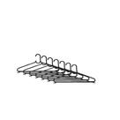 Kit com 6 Cabides Plásticos Pretos Leves, Resistentes e Econômicos Kit com 6 Cabides Plásticos Pretos Leves, Resistentes e Econômicos
