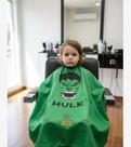 Kit Com Duas Capas Para Cortar Cabelo Infantil Capitão América & Hulk