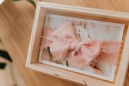 Kit de 10 Caixas para Fotos 10x15cm em Madeira Pinus com Tampa em Acrílico - Personalizável