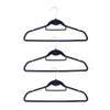 Kit de 3 cabides toque de veludo com gancho frontal - oikos preto Kit de 3 cabides toque de veludo com gancho frontal - oikos preto