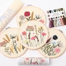 Kit de bordado REEWISLY para iniciantes com 4 conjuntos e 4 aros Kit de bordado REEWISLY para iniciantes com 4 conjuntos e 4 aros