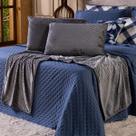 Kit de Peseira Para Cama Majestic com Fronhas 03 Peças Tecido Mantinha Flannel em Toque de Seda Brilhante