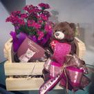 kit de Presentes Mini Caixote em MDF com Pelucia Flores e chocolate kit de Presentes Mini Caixote em MDF com Pelucia Flores e chocolate