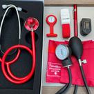 Kit Enfermagem Completo Vermelho Esteto Bioland Esfigmo Com Bolsa Oxímetro Lapela Garrote Lanterna
