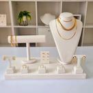 Kit Expositor para Joias em material sintético Branco Alto (9 Peças)