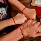 Kit Família com 3 Pulseiras Vermelhas dos 7 Nós Kabbalah: Proteção e Energia Kit Família com 3 Pulseiras Vermelhas dos 7 Nós Kabbalah: Proteção e Energia