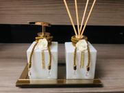 Kit Lavabo Cubo 3 Peças Dourado Branco Bandeja Vidro