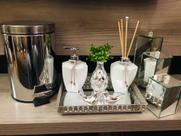 Kit Lavabo Luxo Prata Branco Difusor Sabonete Lixeira Porta Escova Dente Kit Lavabo Luxo Prata Branco Difusor Sabonete Lixeira Porta Escova Dente