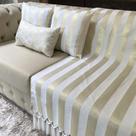 Kit Manta Listrado, 2 Capas de Almofada e 1 Almofada Retangular Luxo Branco com Dourado 45cmx45cm