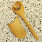 Kit Massagem Facial com Rolo Massageador Roller e Gua Sha de Bambu Kit Massagem Facial com Rolo Massageador Roller e Gua Sha de Bambu
