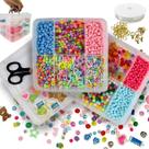 Kit Miçangas Grande Completo 2550pçs Letras Bolinhas Coloridas Perolas Entremeios Pingentes Fio de Silicone Tesoura Para Montar Pulseiras Brincos Colar Infantil