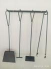 Kit para Manuseio de Lareira e Churrasqueira com Suporte de Parede 5 Peças em Ferro Cor Preto