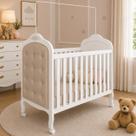 Kit Peroba Berço Elô Branco com Capitonê material sintético Bege Incluso Kit Peroba Berço Elô Branco com Capitonê material sintético Bege Incluso
