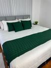 Kit Peseira Decorativa Pompom Sofá Tricot 150x90cm + 4 Capas