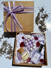 Kit Presente Sabonete Massageador Mini Vela e Home Spray Premium Lavanda em Caixa MDF Kit Presente Sabonete Massageador Mini Vela e Home Spray Premium Lavanda em Caixa MDF