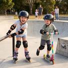 Kit Proteção Infantil Capacete Cotoveleira Joelheira Munhequeira Para Patins Skate Bicicleta 7 Peças Cor Preto