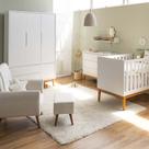 Kit Quarto Infantil Theo com Pés Square Mel - Berço + Cômoda 6 Gavetas + Guarda-Roupa 3 Portas +Poltrona de Amamentação Lola com Puff - Branco