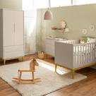 Kit Quarto Infantil Theo Square Areia Cômoda 3 Gavetas + Guarda-Roupa 2 Portas com Pés em Madeira Natural + Berço