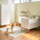 Kit Quarto Theo com Pés Retrô Mel - Berço + Cômoda 3 Gavetas + Guarda-Roupa 2 Portas - Branco
