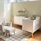 Kit Quarto Theo com Pés Retrô Natural - Berço + Cômoda 6 Gavetas + Poltrona de Amamentação Lola com Puff - Branco