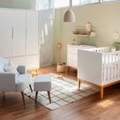 Kit Quarto Theo com Pés Square Mel - Berço Mini Cama + Cômoda 3 Gavetas + Guarda-Roupa 3 Portas + Poltrona de Amamentação com Puff Capri - Branco