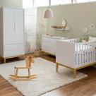Kit Quarto Theo com Pés Square Natural - Berço + Cômoda 3 Gavetas e 1 Porta + Guarda-Roupa 2 Portas - Branco Kit Quarto Theo com Pés Square Natural - Berço + Cômoda 3 Gavetas e 1 Porta + Guarda-Roupa 2 Portas - Branco