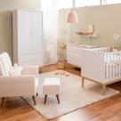 Kit Quarto Theo com Pés Square Natural - Berço Mini Cama + Cômoda 6 Gavetas + Guarda-Roupa 2 Portas + Poltrona de Amamentação com Puff Lola - Branco