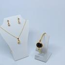 Kit Relógio Feminino Bracelete torcido aço Inox Quartz Ajustável Moderno + Colar e Brincos Folheado Tendência 2026 Cor:P