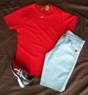 Kitmasculino, short jeans , camiseta e tênis.