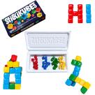KOMARC GAMES StickiKubes, Mini Cubos Empilháveis que Grudam em Qualquer Superfície, Blocos Pegajosos Não Tóxicos e Seguros para Crianças, Brinquedo Criativo de Construção - 36 Cubos, 4 Cores, Cavalete para Exposição KOMARC GAMES StickiKubes, Mini Cubos Empilháveis que Grudam em Qualquer Superfície, Blocos Pegajosos Não Tóxicos e Seguros para Crianças, Brinquedo Criativo de Construção - 36 Cubos, 4 Cores, Cavalete para Exposição