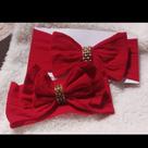 laço vermelho cravejado