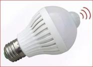 Lâmpada Bulbo Led Com sensor De Presença Movimento 9w Bivolt Branco Frio