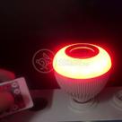 Lâmpada Led 12W E27 Rgb Colorida Com Caixa De Som Bluetooth Lâmpada Led 12W E27 Rgb Colorida Com Caixa De Som Bluetooth