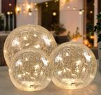 Lâmpada LED Crackle Globe operada por bateria com temporizador, esfera de vidro iluminada para decoração de Natal em festivais, luz esférica de vidro de mercúrio dourado para sala de estar interna (com temporizador)