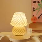 Lâmpada ONEWISH Mushroom Listrado de Vidro 3000K e 6,5 W