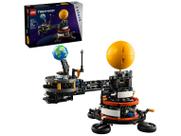 LEGO Technic Planeta Terra e Lua em Órbita