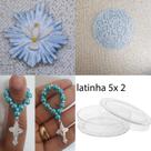 Lembrancinhas para montar 10 latinhas acrílico 5x2 + 10 mini terços + 10 apliques de biscuit + 10 círculos de tela de fundo para aplique
