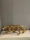 Leopardo decorativo todo vazado dourado 43x11,5x17,5cm