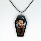 Lindo colar pingente arte em resina caixão terror freddy