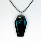 Lindo colar shaker caixão gato preto arte resinada