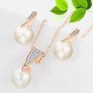 Lindo conjunto de colar e brincos,Perola com Dourado