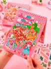 Livro Caderno Adesivo Cenários 3D Mini Mundo Sticker Pinça -