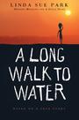 Livro Clarion A Long Walk to Water baseado em uma história verídica