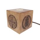 Luminária Abajur Medalha de São Bento Cubo Madeira Maciça Luminária Abajur Medalha de São Bento Cubo Madeira Maciça