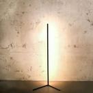Luminária chão moderna slim linear perfil LED integrado pés 90 para cantos - 1,30m