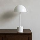 Luminária de Mesa Komaco Slim com Cúpula Fixa e Design Elegante