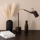 Luminária de Mesa Nelle com Cúpula Articulada e Design Moderno