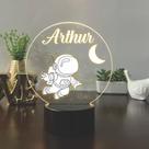 Luminaria em acrilico de led infantil personalizada com nome tema astronauta 7 cores decorativa mesa ou escrivania